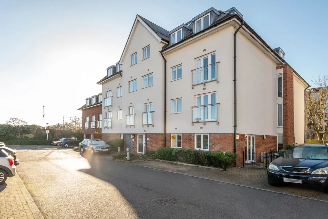 Pembroke Road, Ruislip, HA4, photo 16