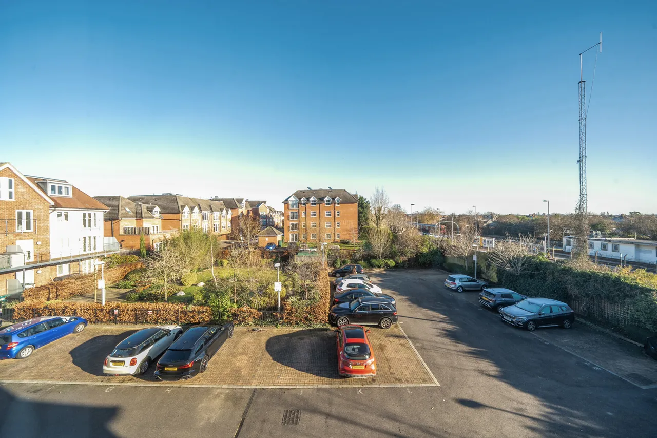 Pembroke Road, Ruislip, HA4, photo 9