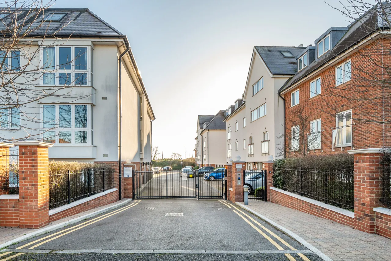 Pembroke Road, Ruislip, HA4, photo 10