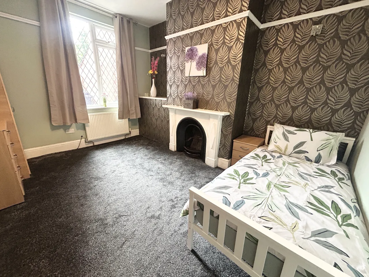 1 bed house to rent — Room 2, 284 Liverpool Road, M30