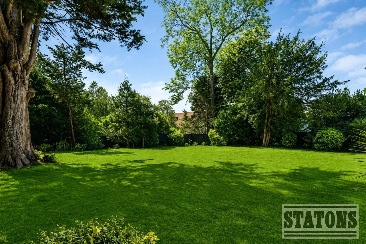 The Close, Totteridge, London, N20 8PJ, photo 36