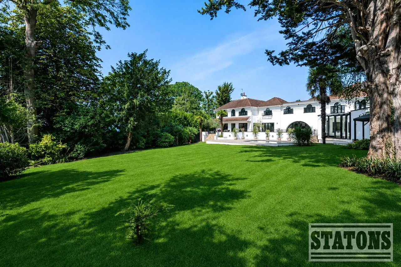 The Close, Totteridge, London, N20 8PJ, photo 35