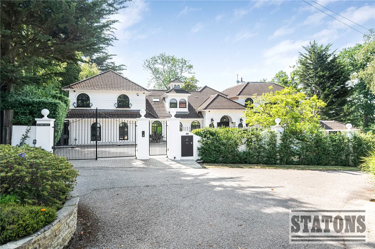 The Close, Totteridge, London, N20 8PJ, photo 4