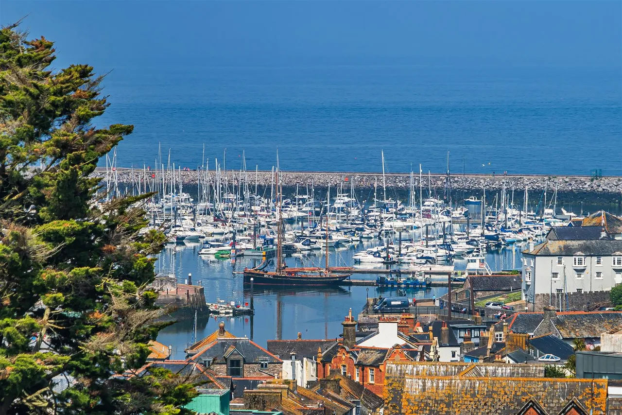 Langley Avenue, Brixham, photo 2