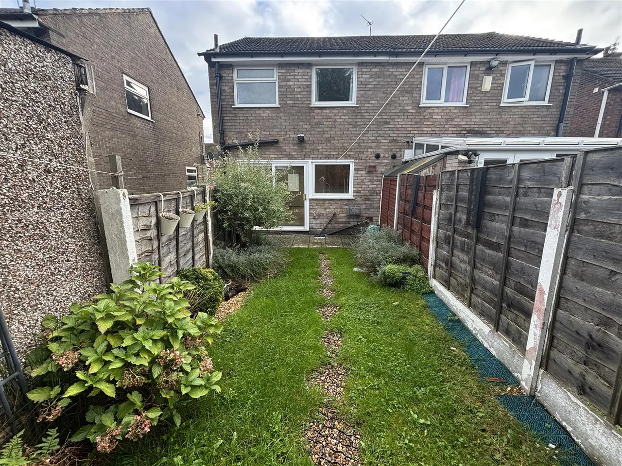 Benbecula Way, Manchester, M41, photo 4