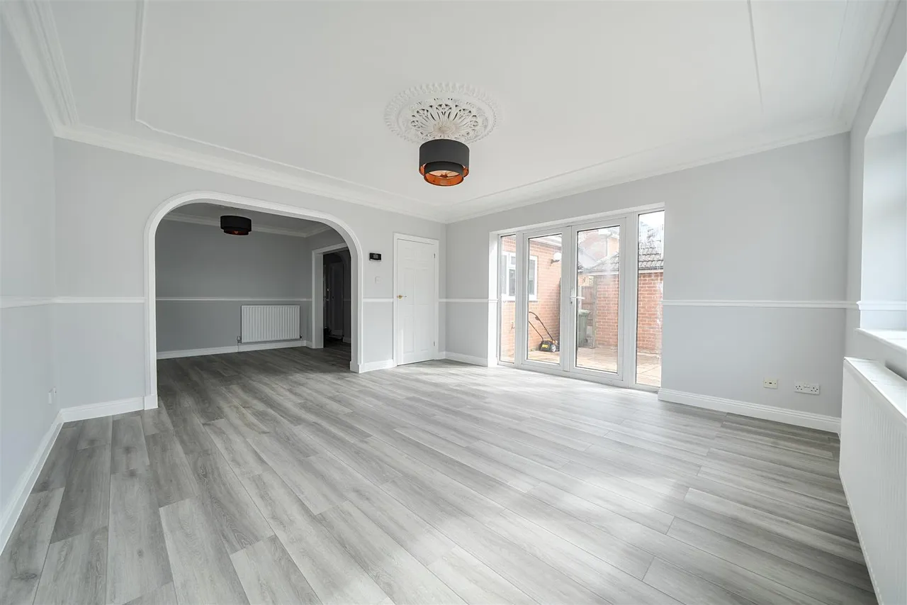 Holly Hill Lane, Sarisbury Green, Southampton, photo 5