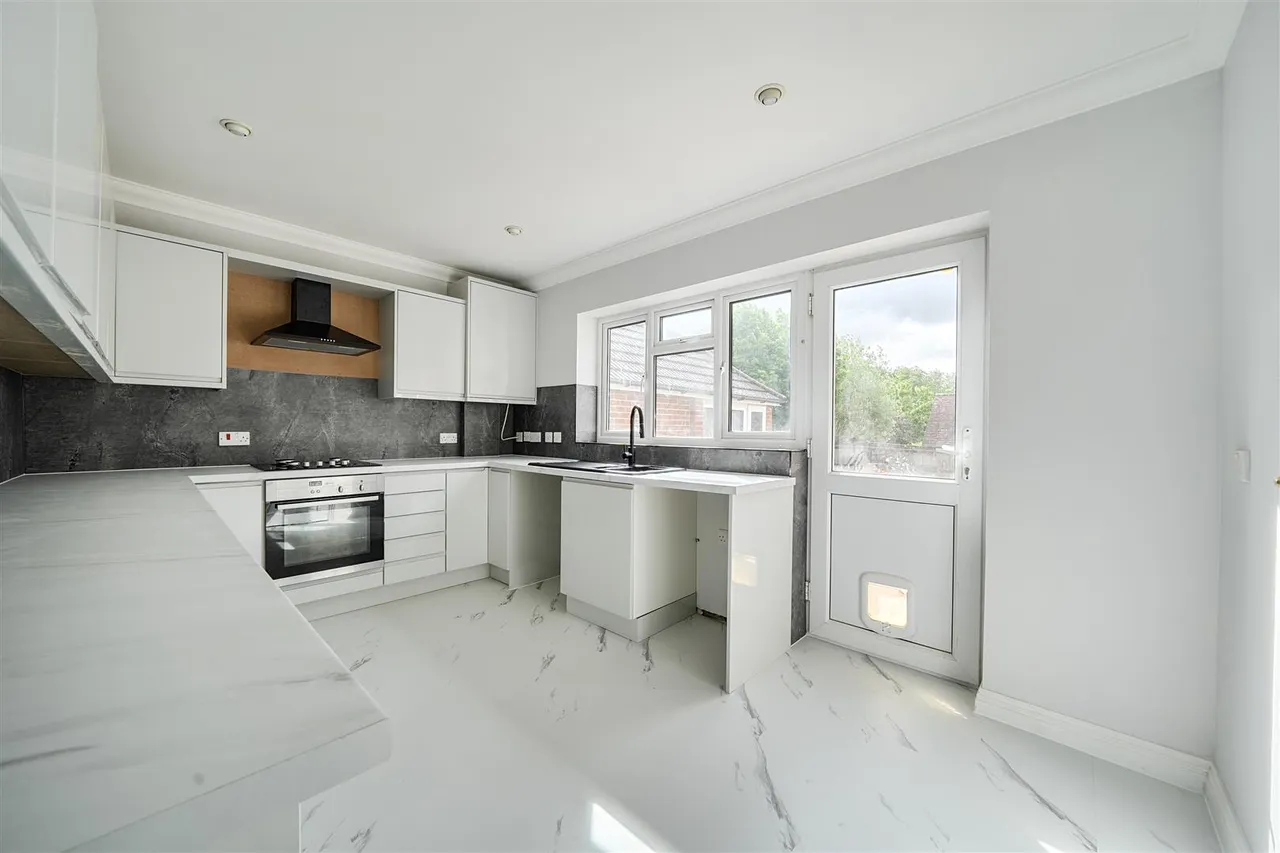 Holly Hill Lane, Sarisbury Green, Southampton, photo 6