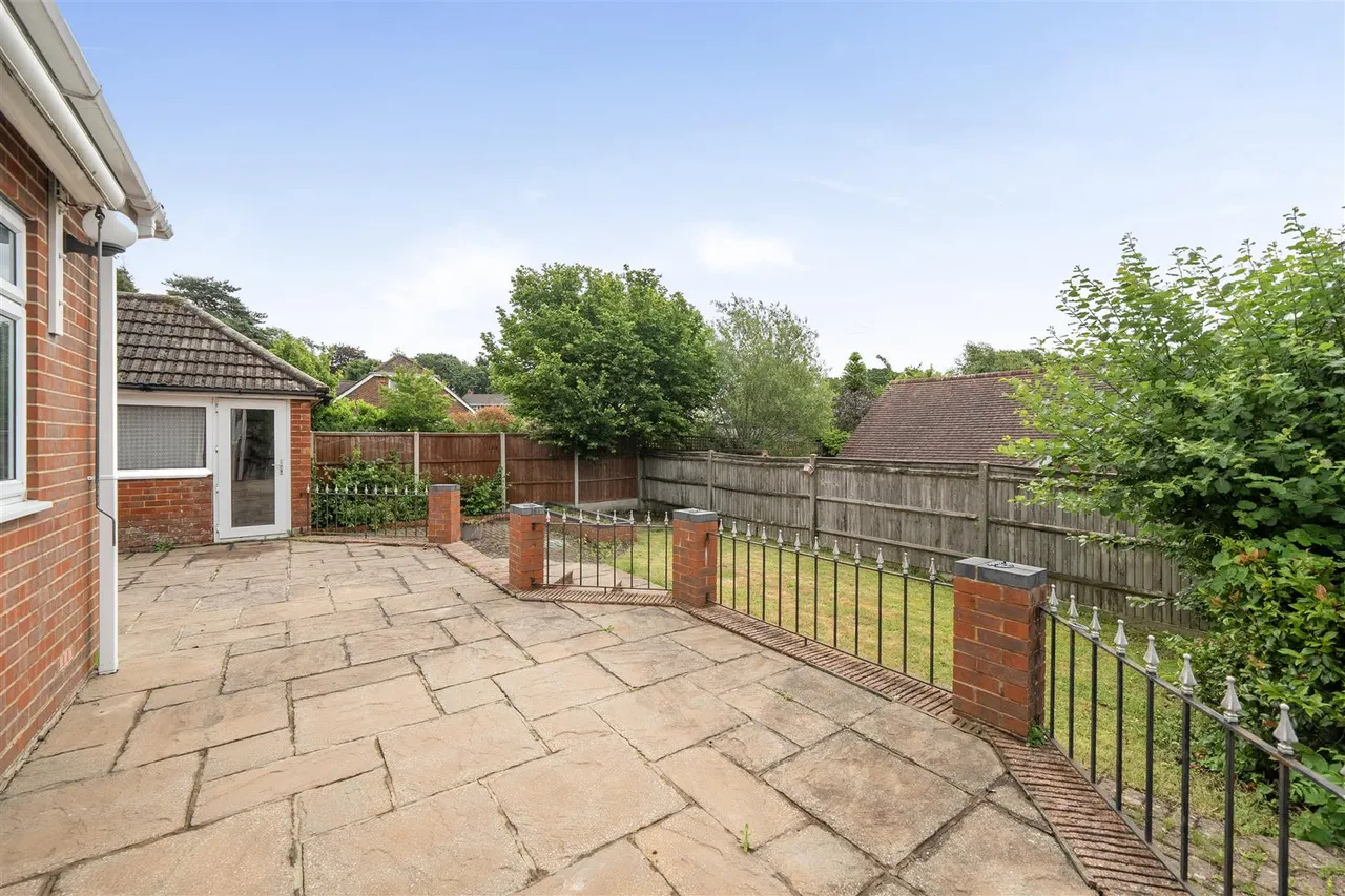 Holly Hill Lane, Sarisbury Green, Southampton, photo 13