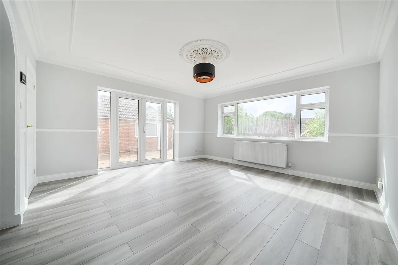 Holly Hill Lane, Sarisbury Green, Southampton, photo 4