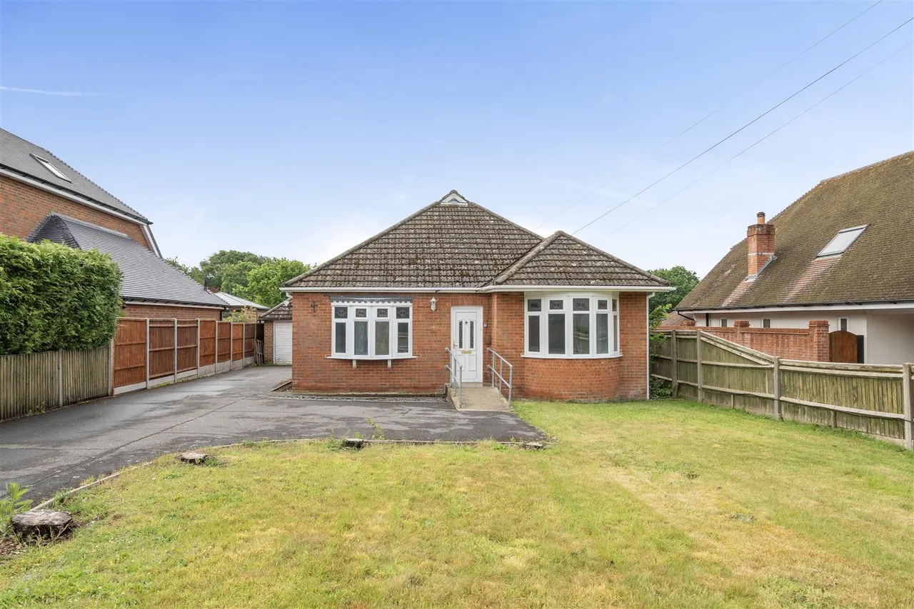 4 bed house for sale — Holly Hill Lane, Sarisbury Green, Southampton