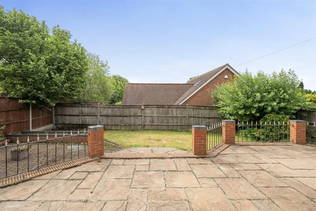 Holly Hill Lane, Sarisbury Green, Southampton, photo 14