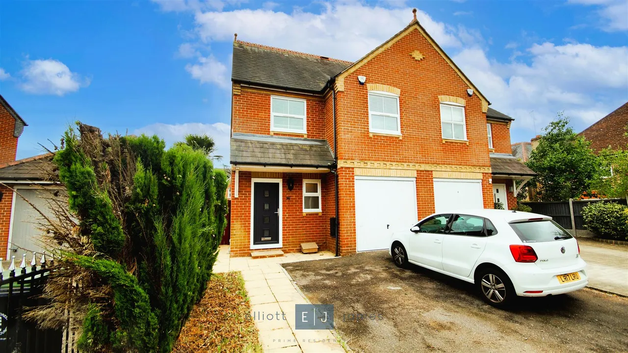 4 bed house to rent — Fallow Fields, Loughton