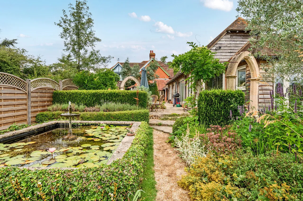 Tilford Street, Farnham, GU10, photo 11