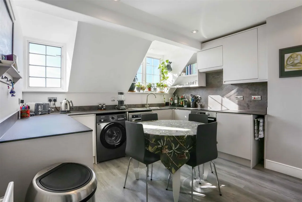 Peaches Court, Peaches Close, Cheam, Surrey, SM2 7BQ, photo 2