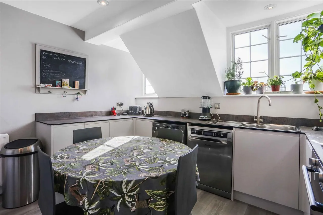 Peaches Court, Peaches Close, Cheam, Surrey, SM2 7BQ, photo 6