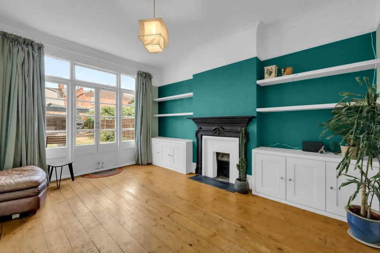 2 bed flat for sale, Riffel Road, Willesden Green, NW2