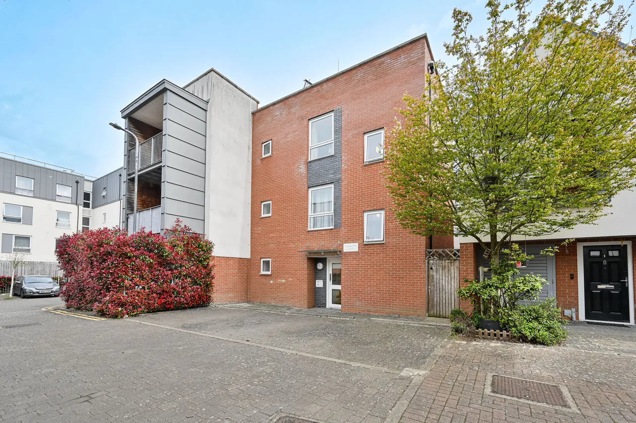 2 bed flat for sale — 2 Humming Bird Court, Osprey Lane, Harrow
