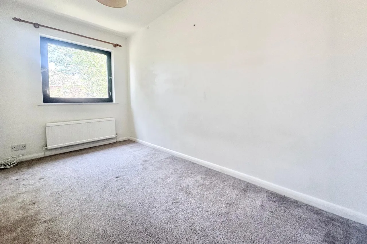 Hillcrest, Upper Weybourne Lane, Farnham, Surrey, GU9 9DH, photo 6