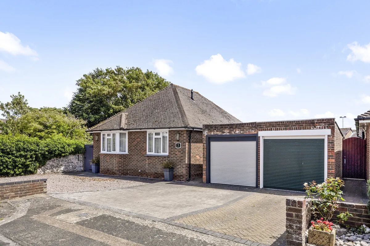 3 bed property for sale, Chesswood Close, Worthing, BN11