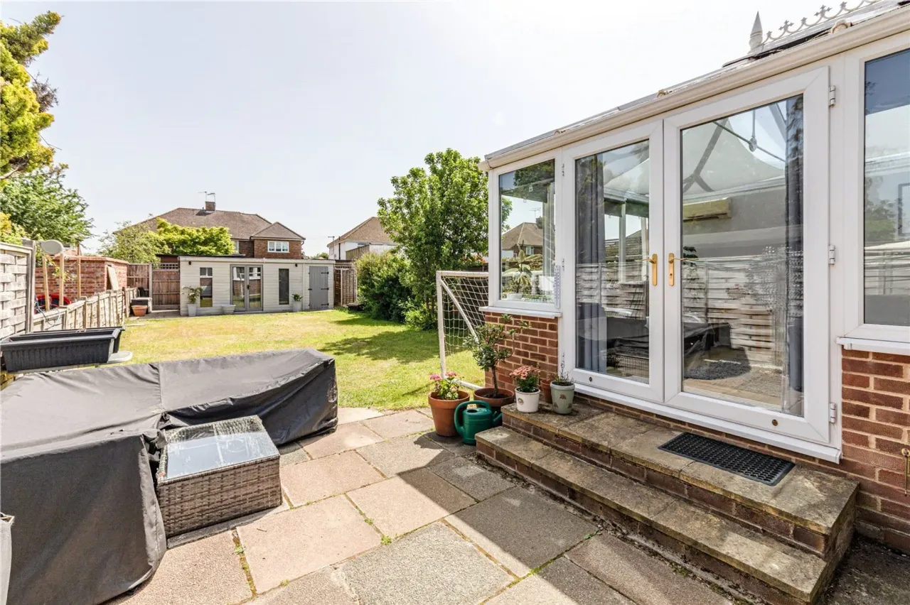 Rectory Close, Byfleet, West Byfleet,..., photo 2