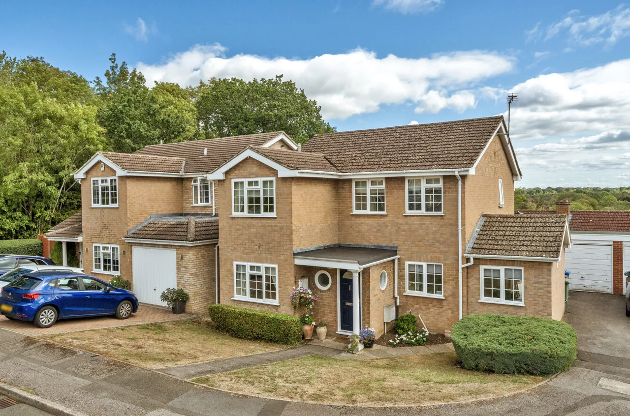 Minchin Green, Binfield, Bracknell, Berkshire, RG42 5JW, photo 25