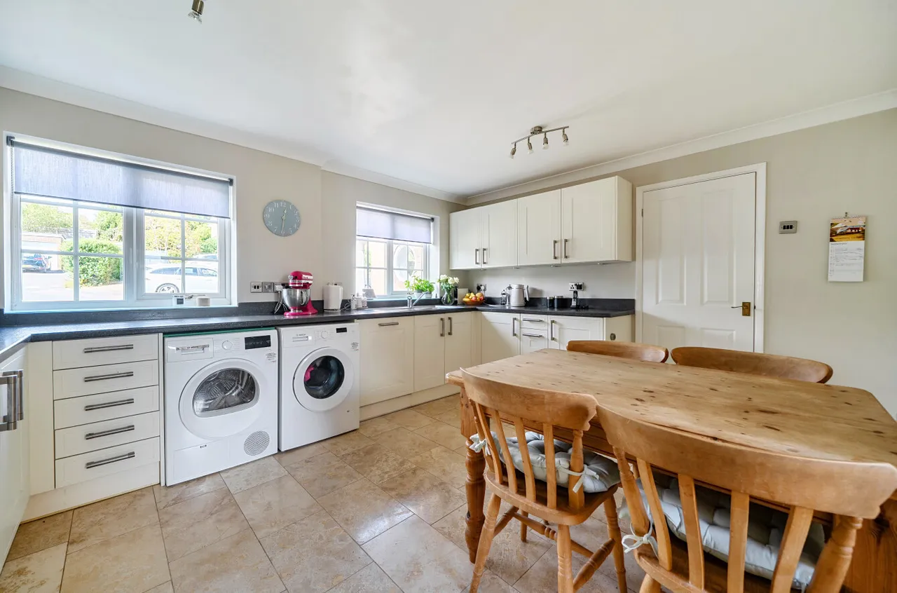 Minchin Green, Binfield, Bracknell, Berkshire, RG42 5JW, photo 6