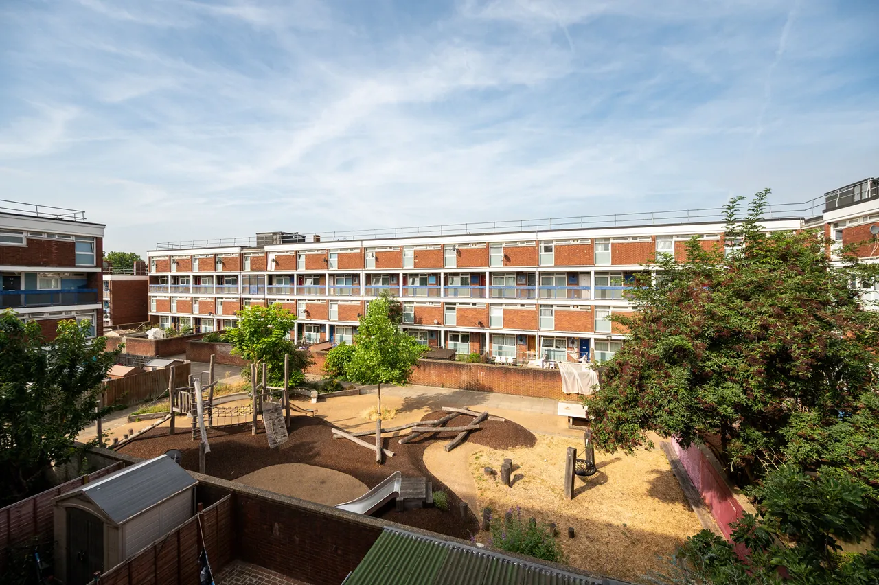 66 Latona Road, London, photo 5