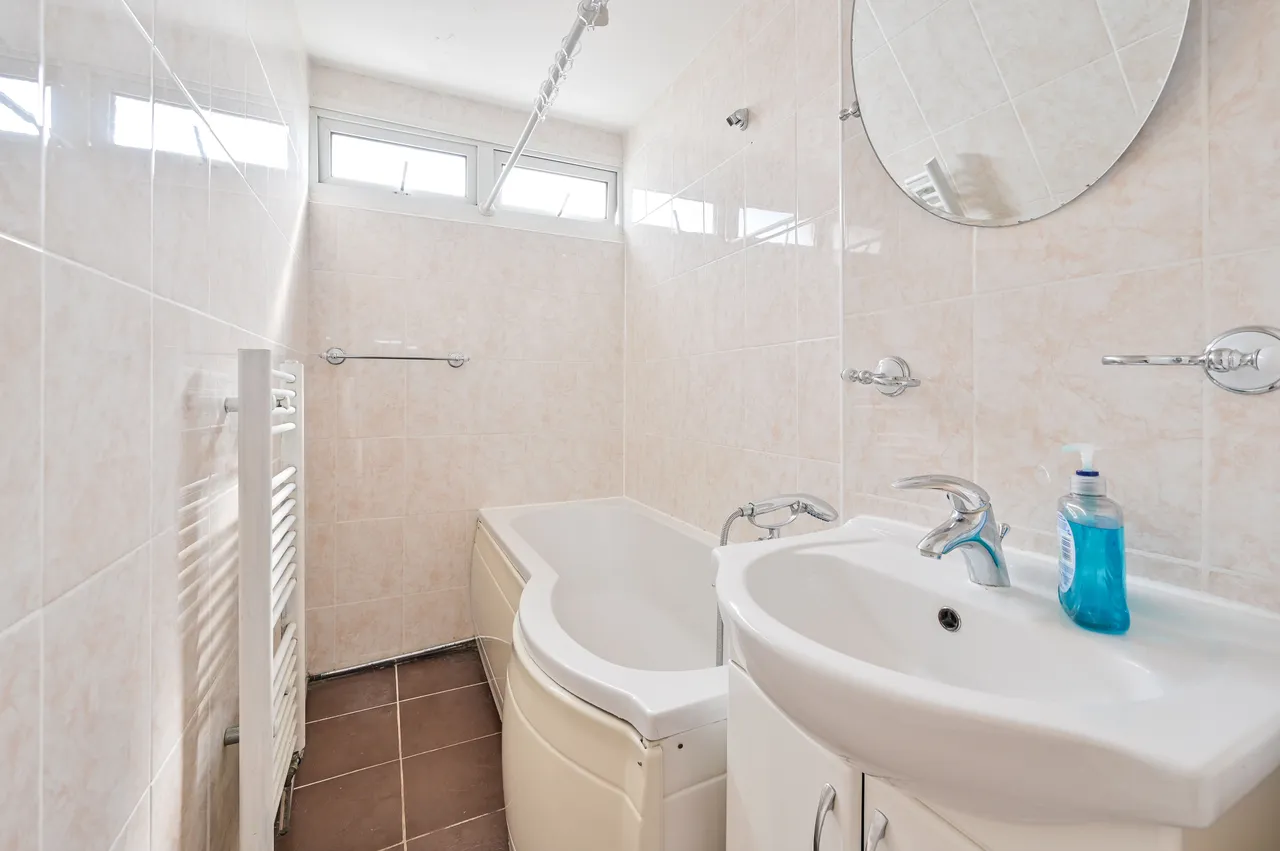 66 Latona Road, London, photo 8