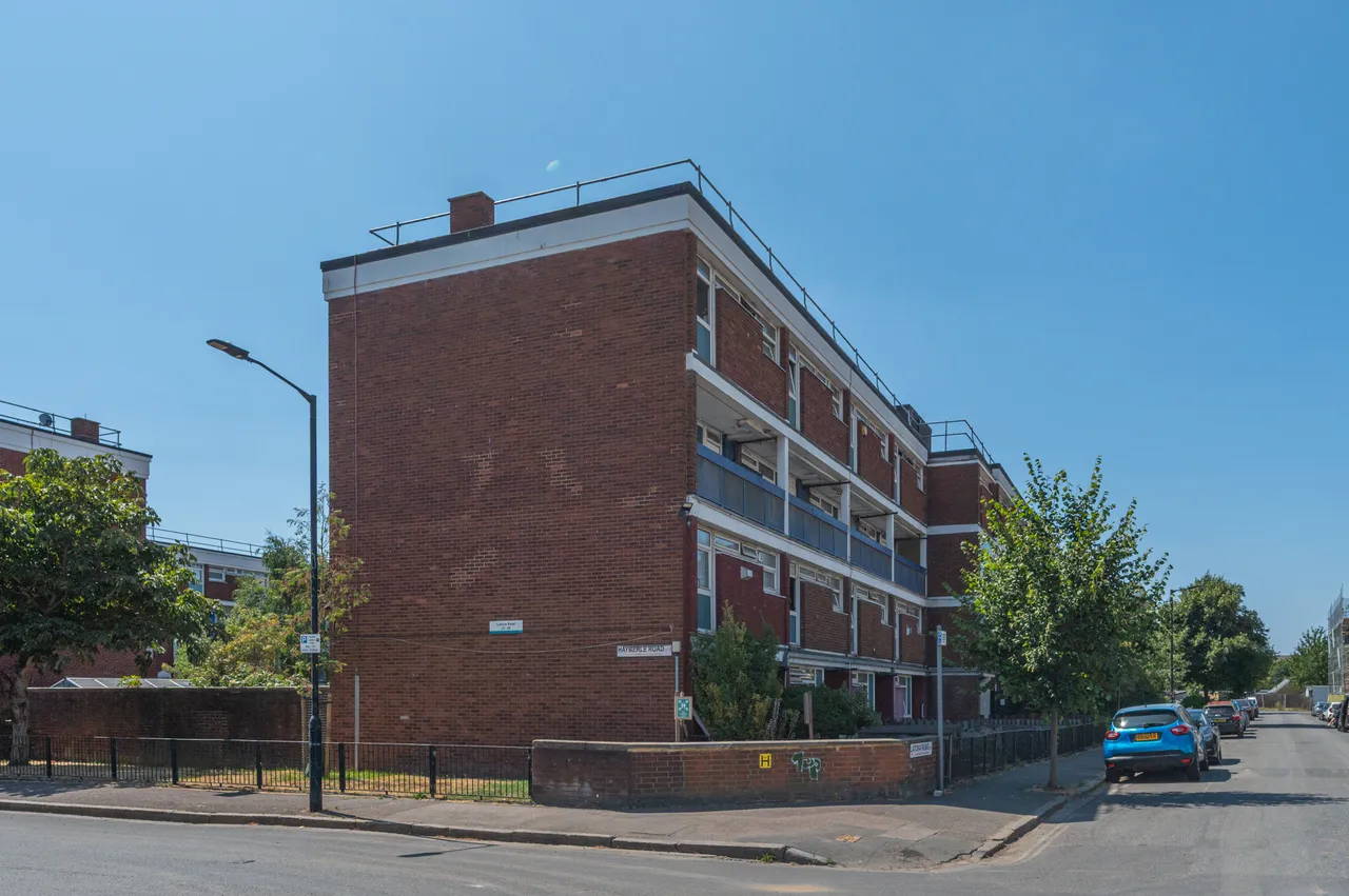 66 Latona Road, London, photo 12