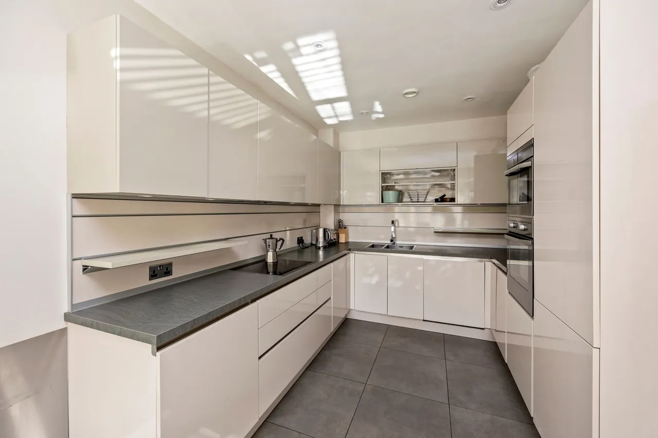 Farthings Hill, Horsham, RH12, photo 7