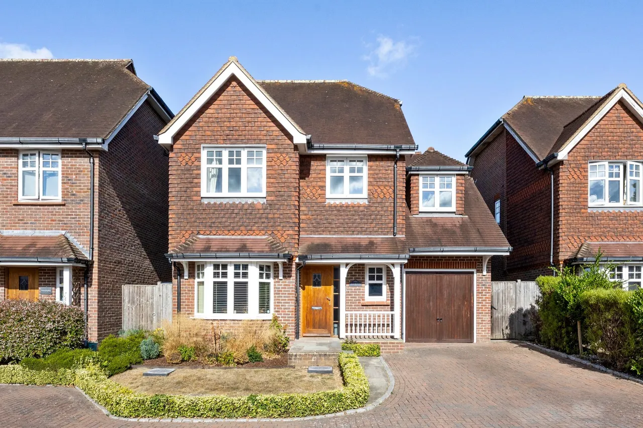 Farthings Hill, Horsham, RH12, photo 2