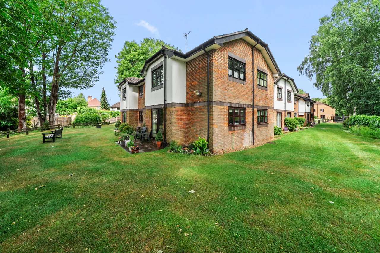 Pitson Close, Addlestone, KT15, photo 15