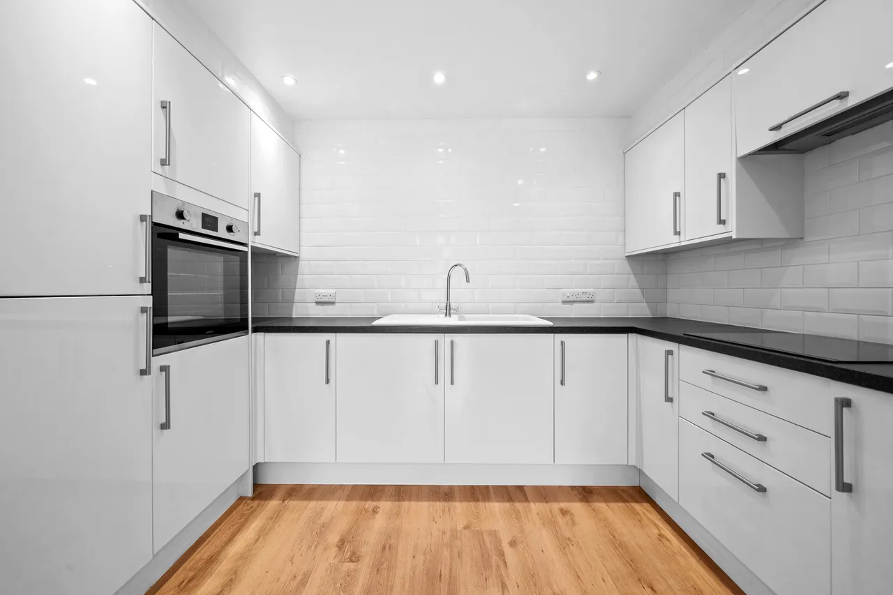 Pitson Close, Addlestone, KT15, photo 3