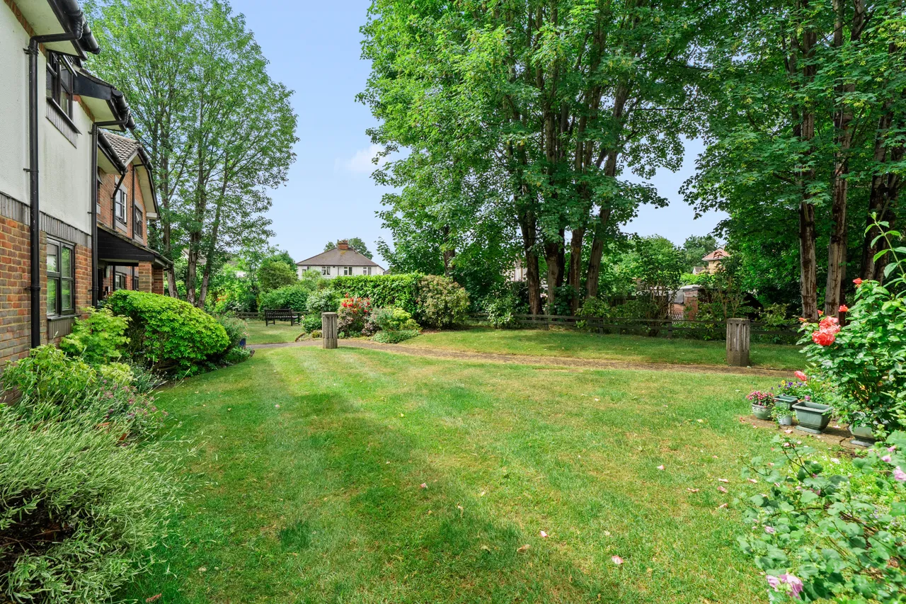 Pitson Close, Addlestone, KT15, photo 12