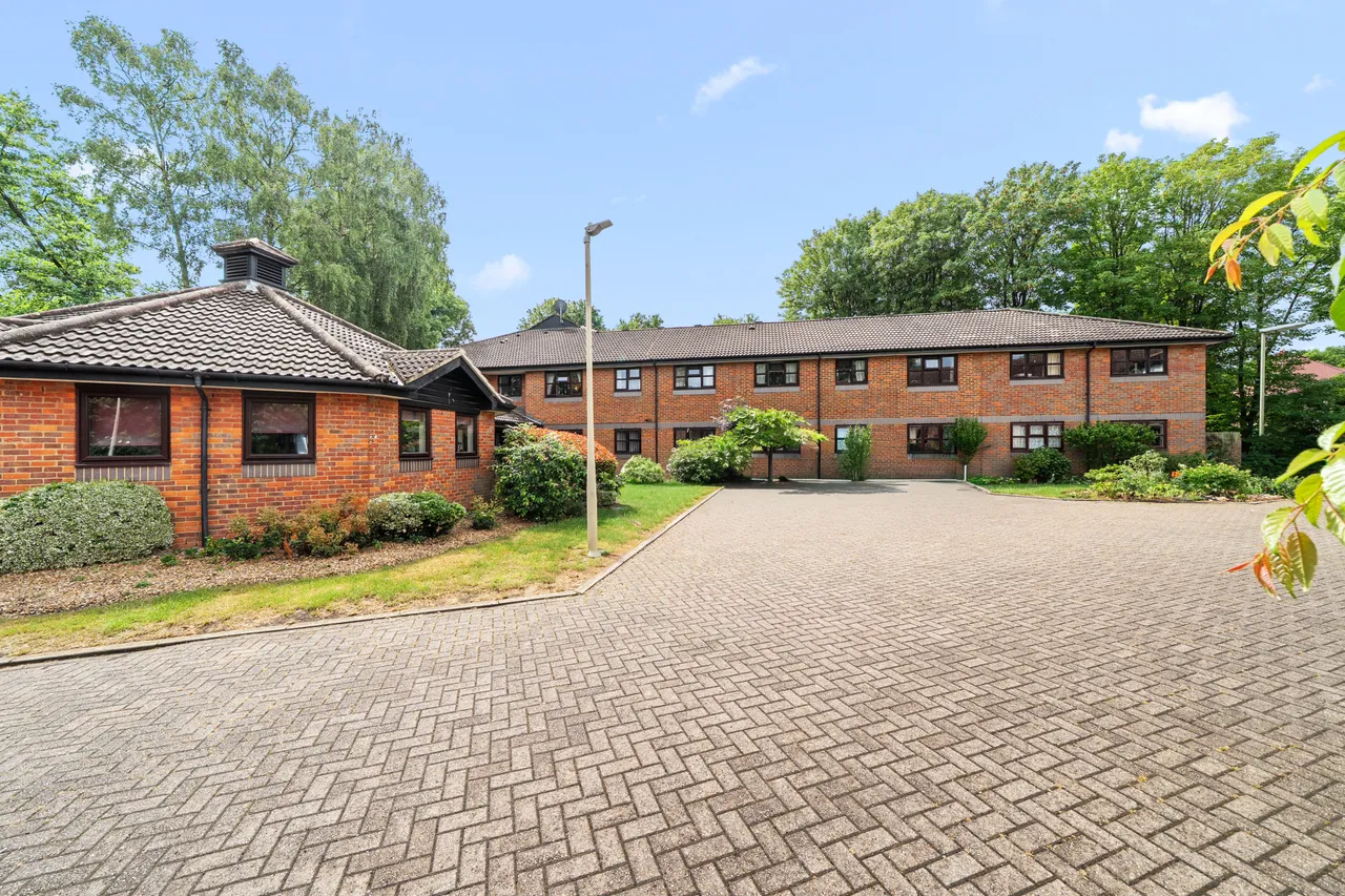 Pitson Close, Addlestone, KT15, photo 16