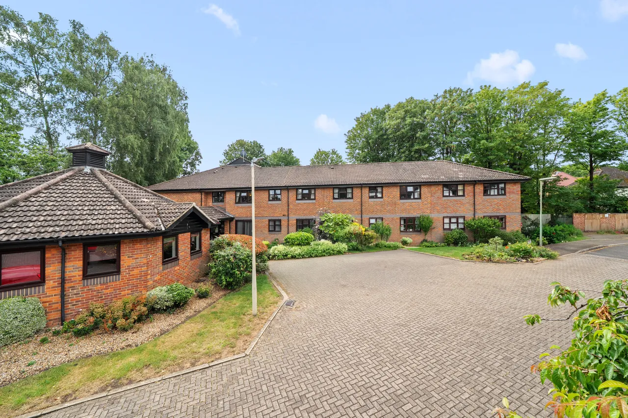 Pitson Close, Addlestone, KT15, photo 18