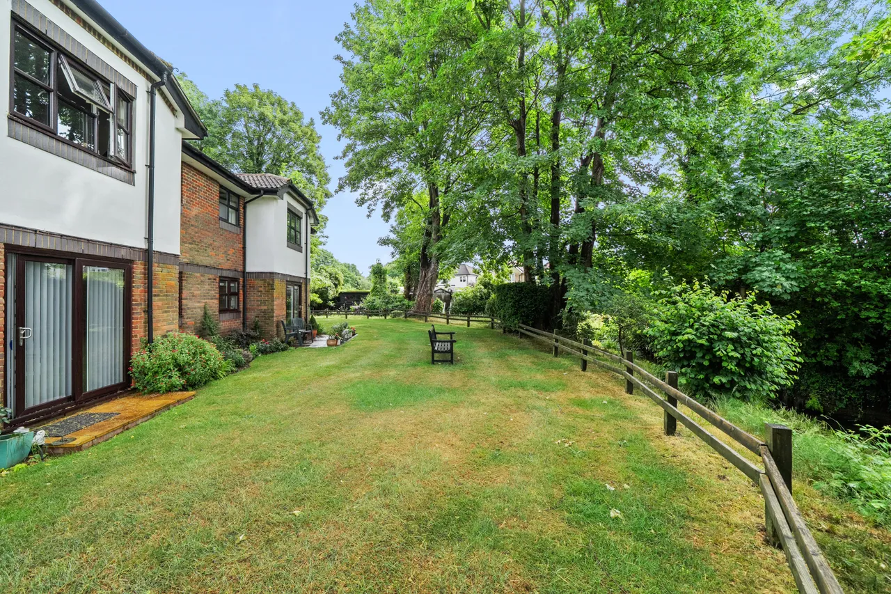 Pitson Close, Addlestone, KT15, photo 14