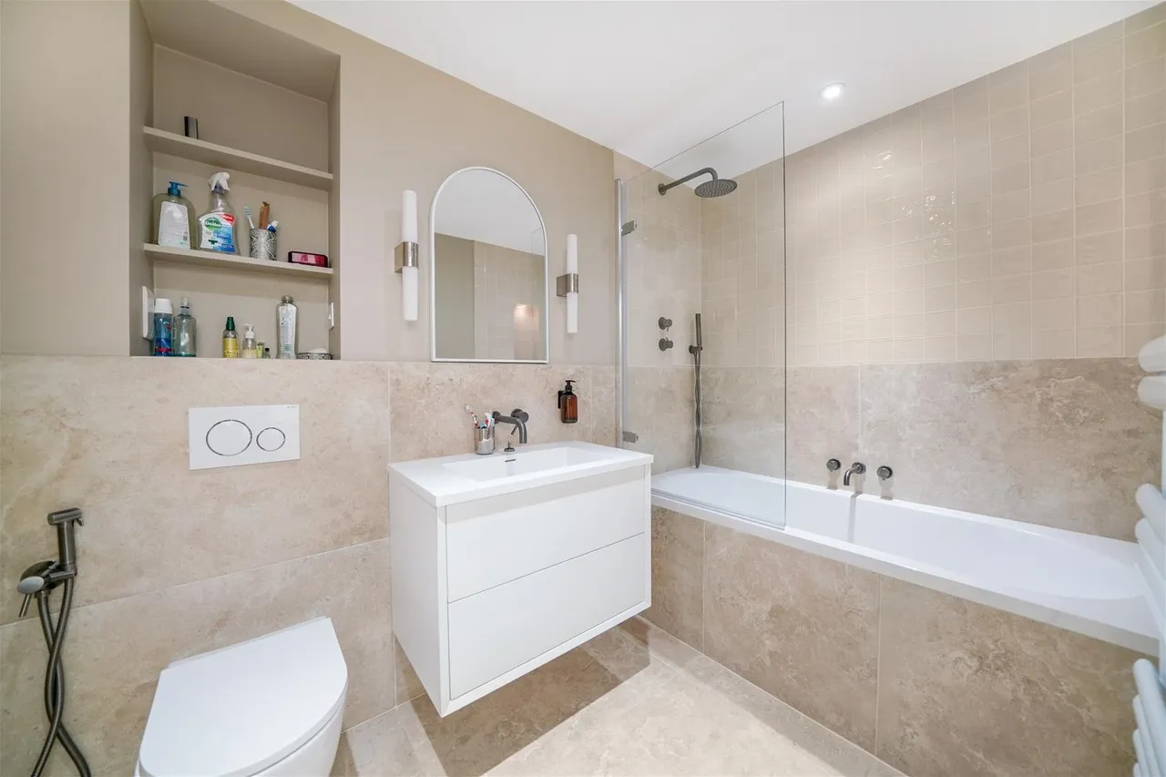 Sir Alexander Close, London, photo 15