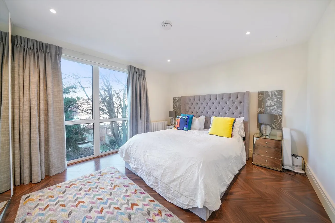 Sir Alexander Close, London, photo 11