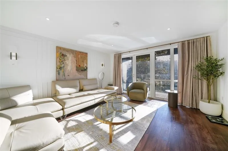 Sir Alexander Close, London, photo 2