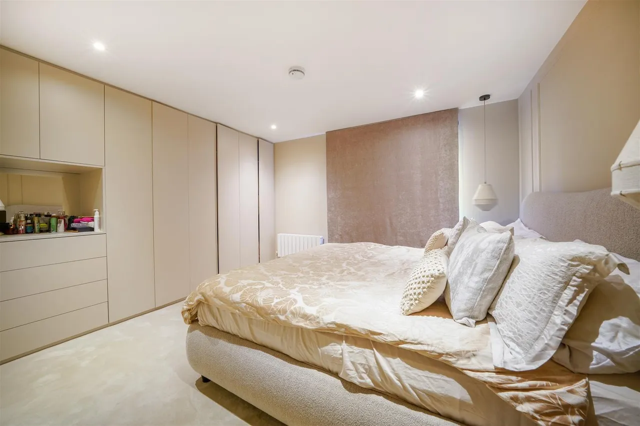 Sir Alexander Close, London, photo 10