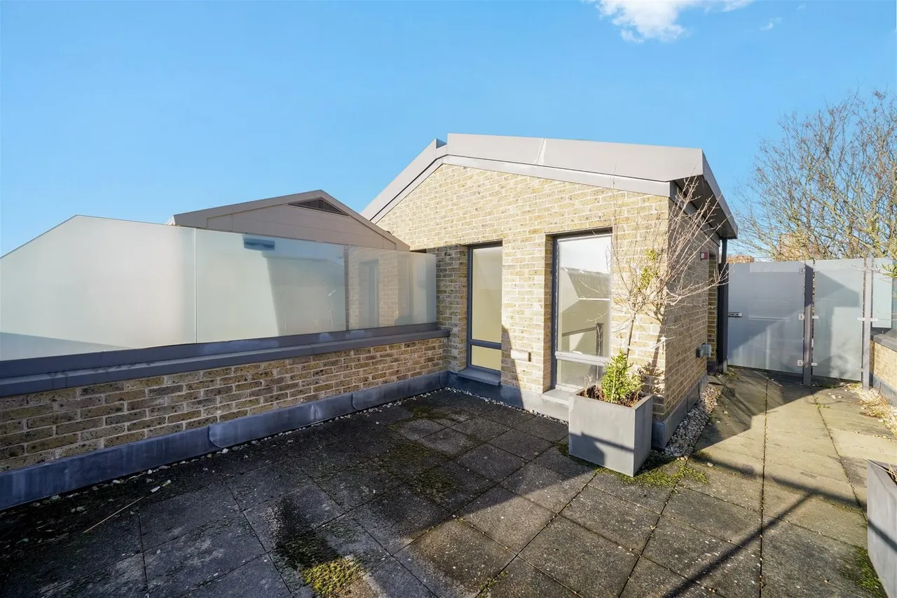 Sir Alexander Close, London, photo 17