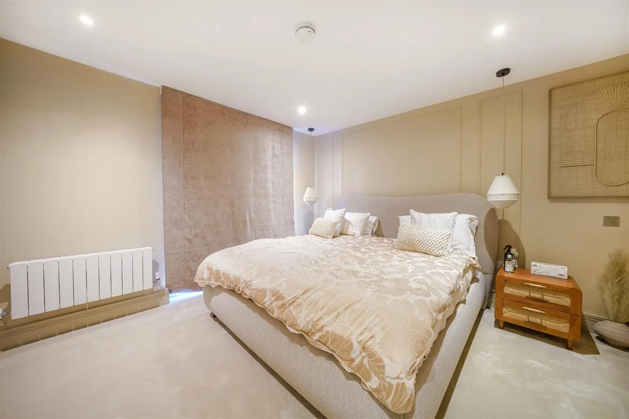 Sir Alexander Close, London, photo 8