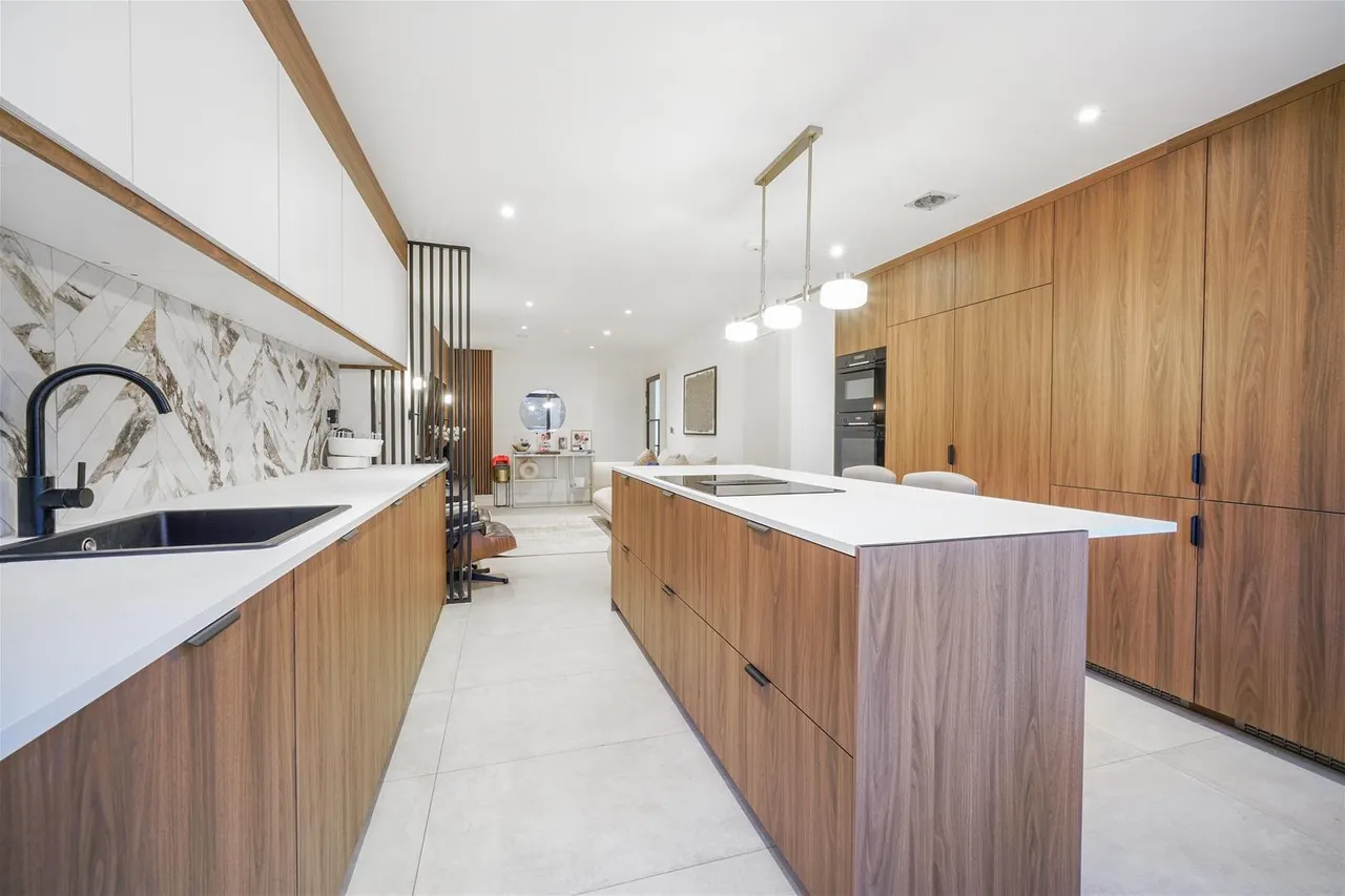 Sir Alexander Close, London, photo 6