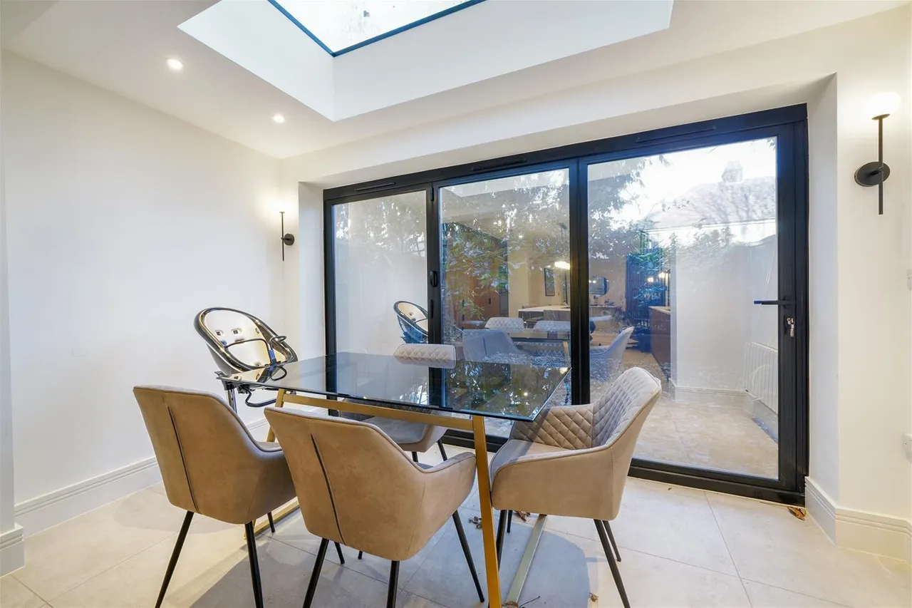 Sir Alexander Close, London, photo 7