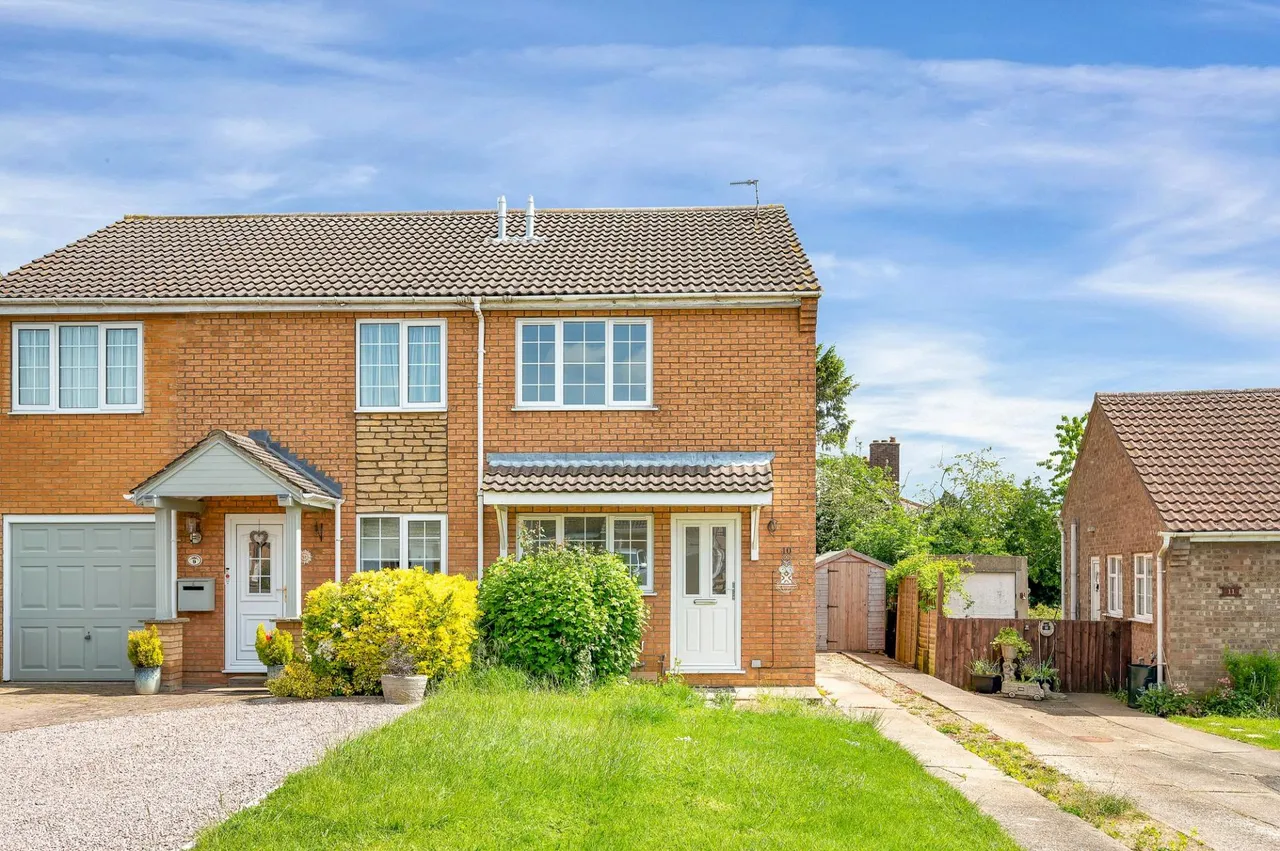 2 bed house to rent, Turnor Close, Colsterworth, NG33