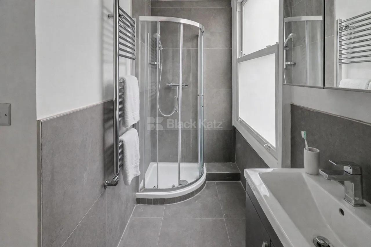 Camden Road, N7, photo 5