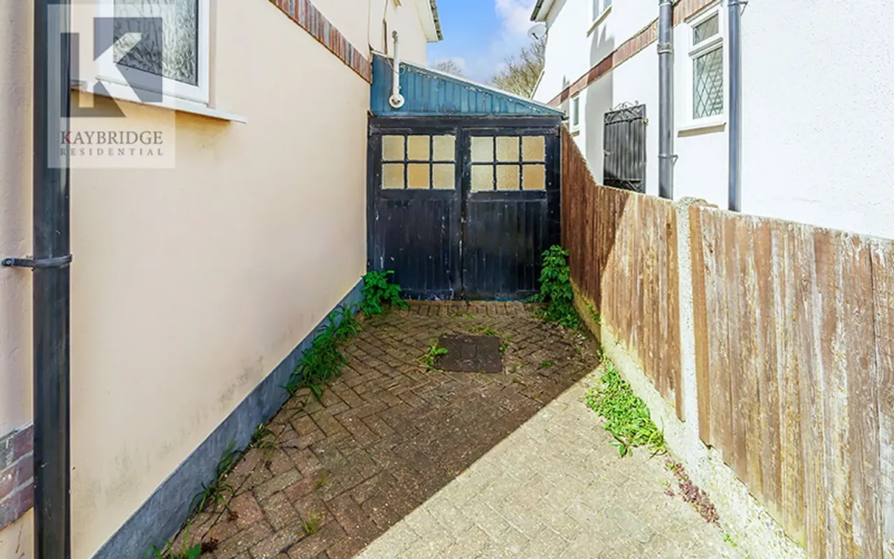 Rosedale Road, Epsom, KT17, photo 10