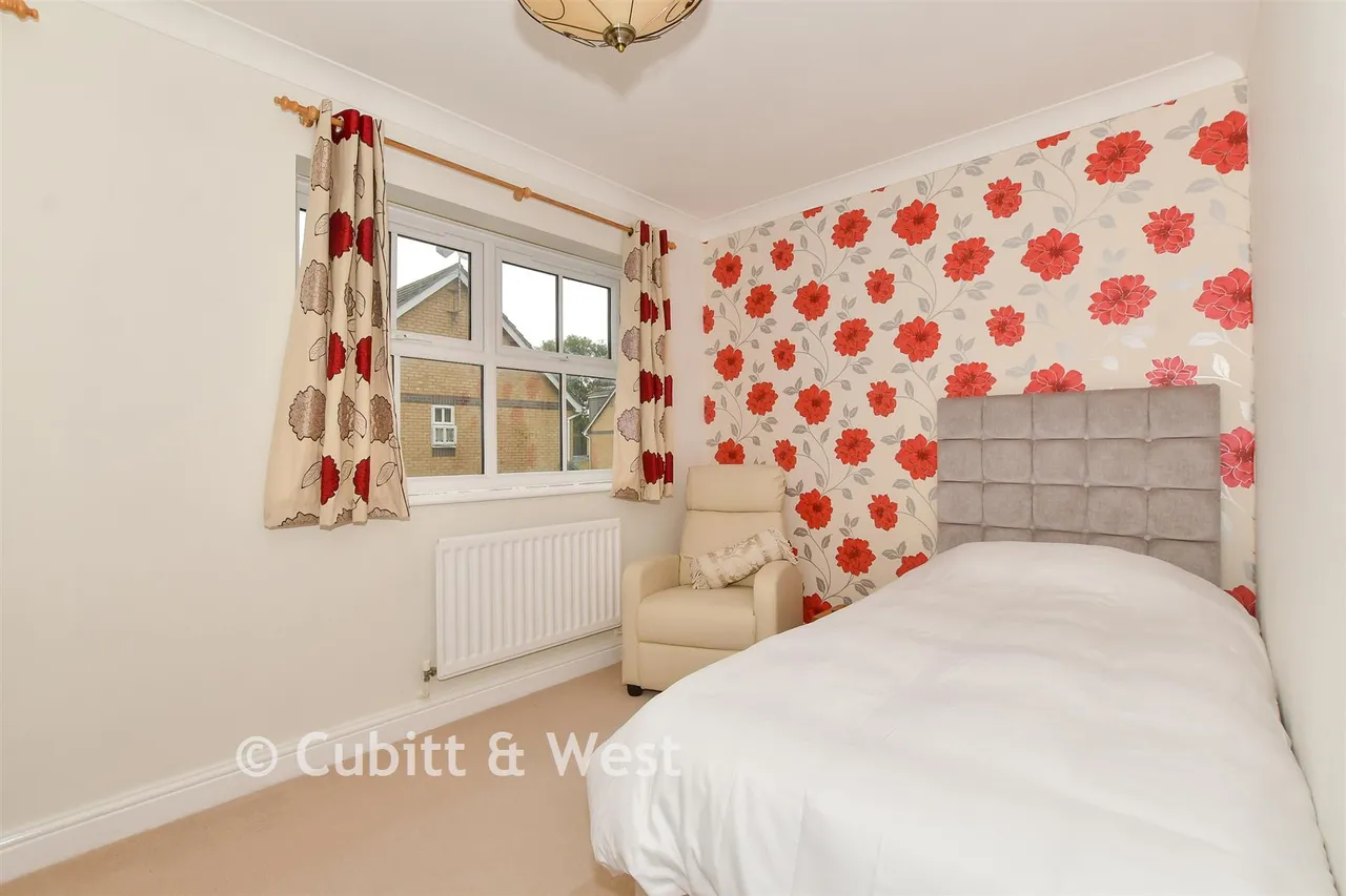 Nyes Lane, Southwater, RH13, photo 12