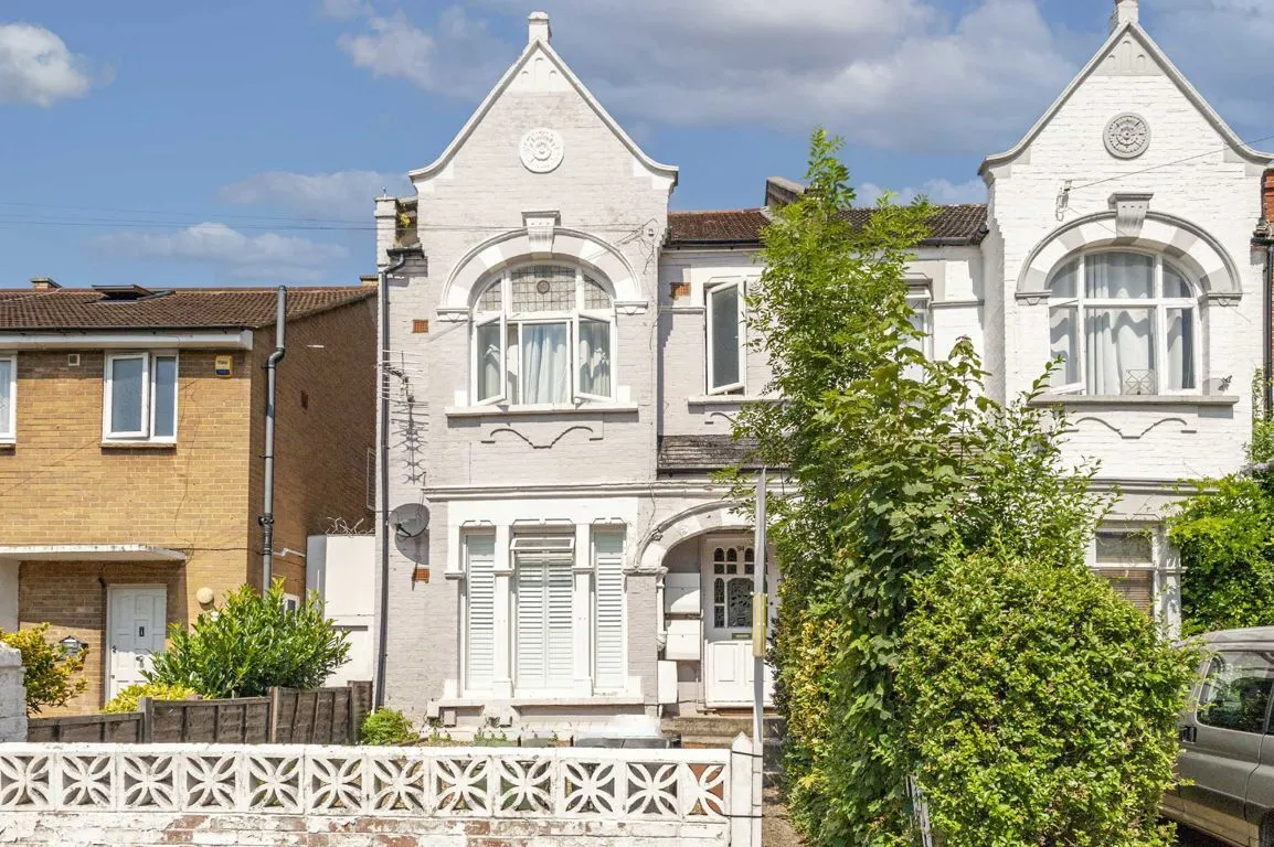 1 bed property to rent, Gleneagle Road, SW16